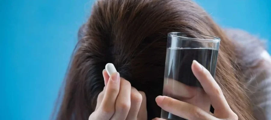 Médicaments À İnterrompre Avant Une Greffe De Cheveux